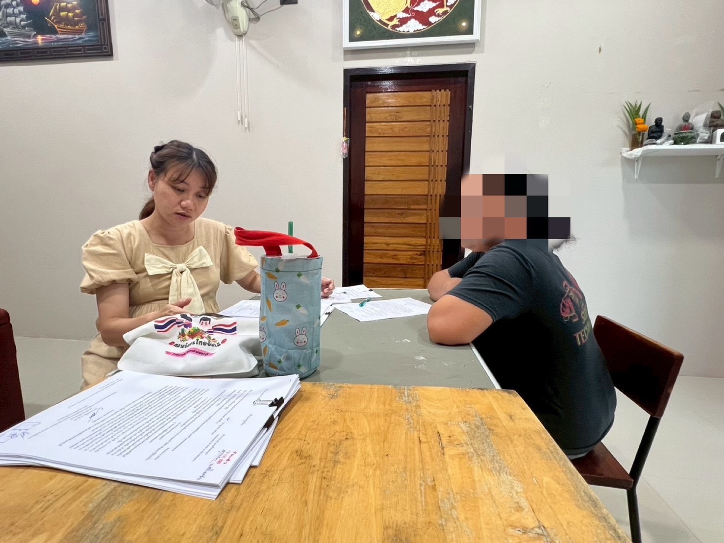  พช.ทับสะแก ติดตามหนี้ค้างชำระของสมาชิกกองทุนพัฒนาบทบาทสตรีอำเภอทับสะแก